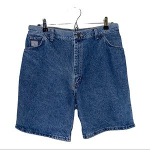 VTG Wrangler Mom Jean Shorts. Size 32 waist.